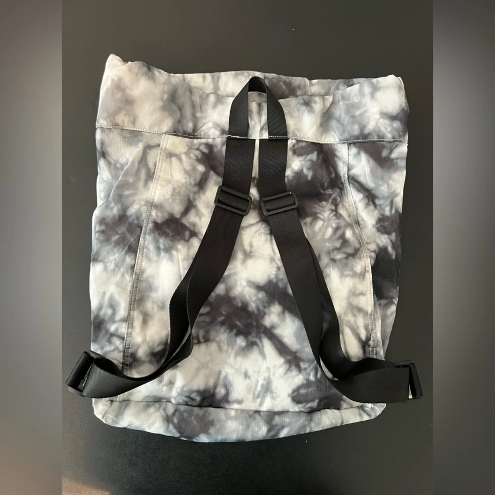 Victoria's Secret PINK Backpack Drawstring convertible fanny Pack NWOT New Gray